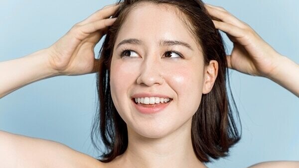 Conditions dry and damaged hair