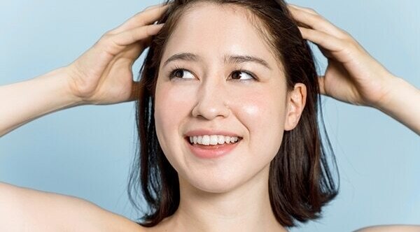 Conditions dry and damaged hair