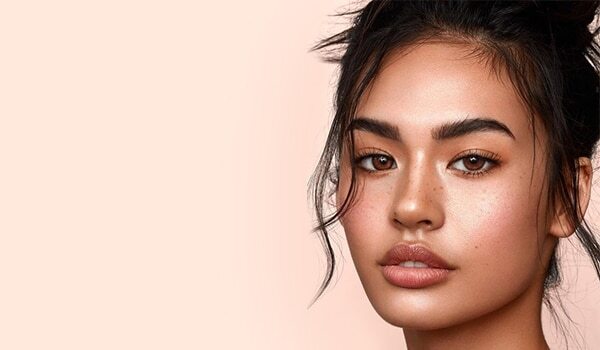 No, I’m Not Wearing Any Highlighter, It’s Just My Oily Skin And I Love It!