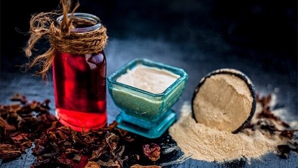 Turmeric + Mint + Rose water mask
