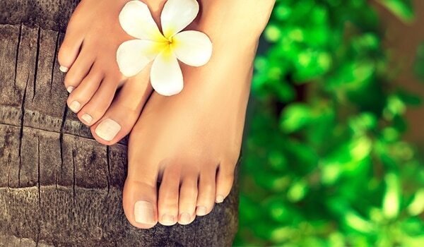 Say Goodbye To Tanned Feet This Summer With These 5 Home Remedies