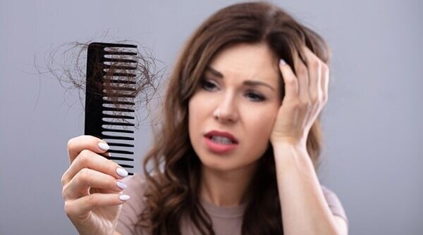 The Difference Between Hair Fall And Hair Breakage