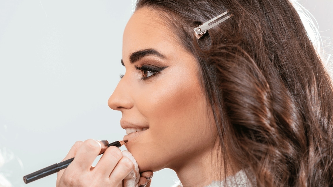 Guess What’s Back on Our Lips from the 90s? Hint: It’s Super Shiny