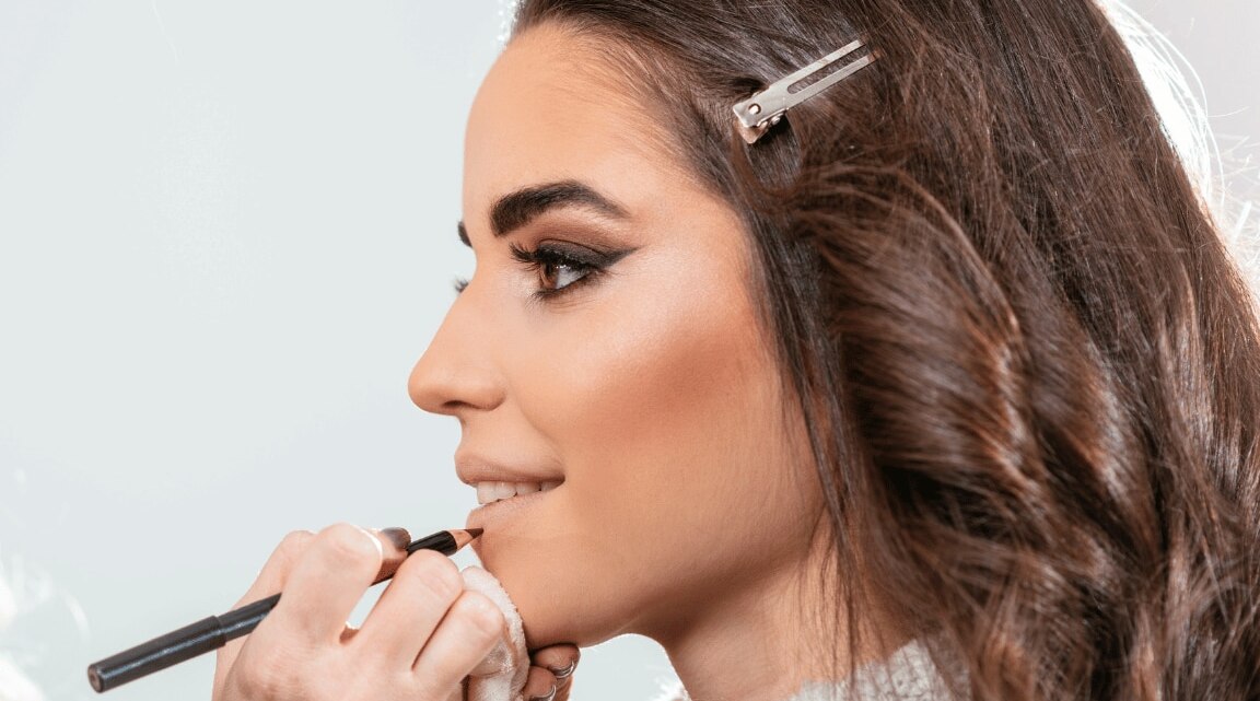 Guess What’s Back on Our Lips from the 90s? Hint: It’s Super Shiny