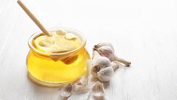 Massage with garlic and coconut oil