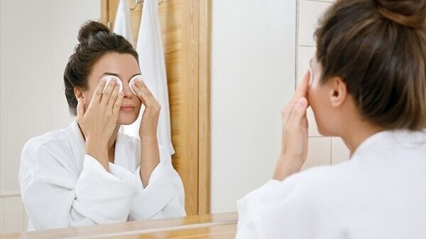 Coconut Oil Reduces facial wrinkles