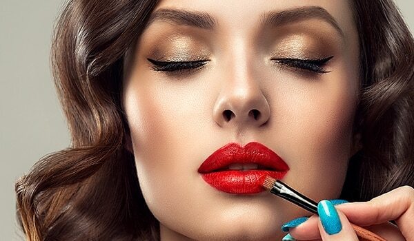 Learn Makeup Magic From The Wizzes: 5 Tips And Tricks Makeup Artists Swear By
