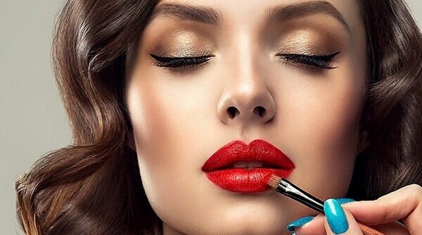 Learn Makeup Magic From The Wizzes: 5 Tips And Tricks Makeup Artists Swear By