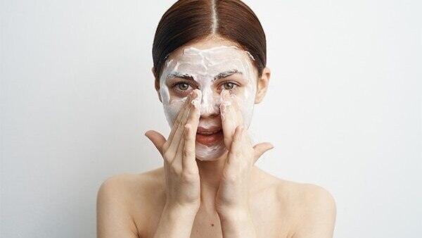 Face clean up finish with a moisturiser