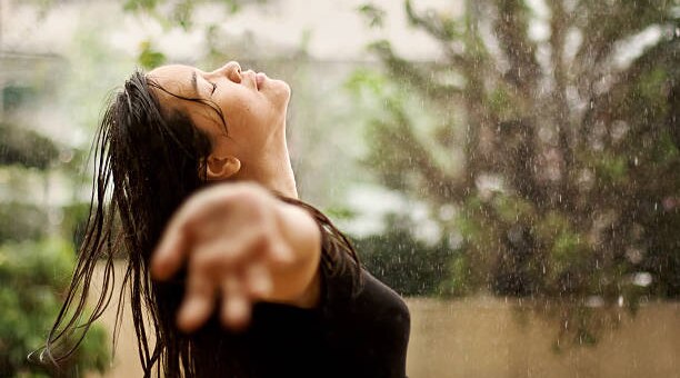 The Reason Behind Hair Fall In Monsoon And How To Prevent It