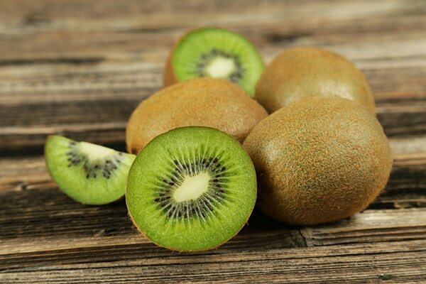 Kiwi fruit benefits for skin #7: Prevents premature ageing