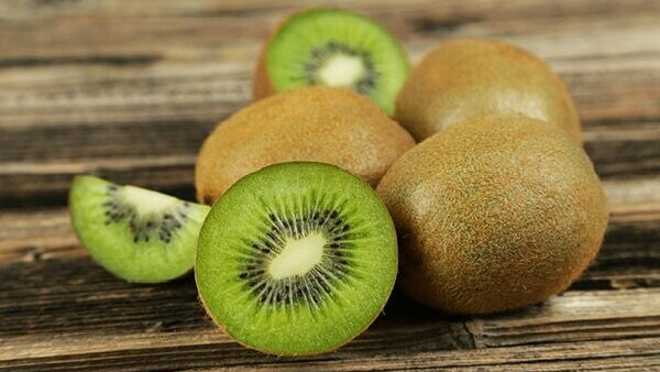 Kiwi fruit benefits for skin #7: Prevents premature ageing