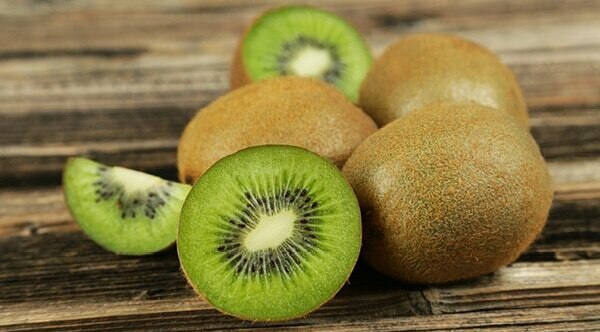 Kiwi fruit benefits for skin #7: Prevents premature ageing