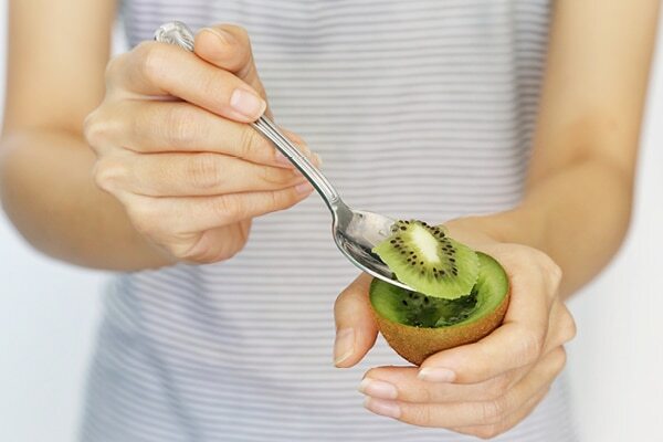 Kiwi fruit benefits for skin #7: Prevents premature ageing