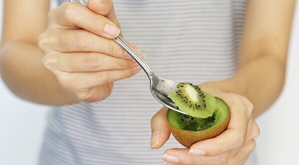 Kiwi fruit benefits for skin #7: Prevents premature ageing