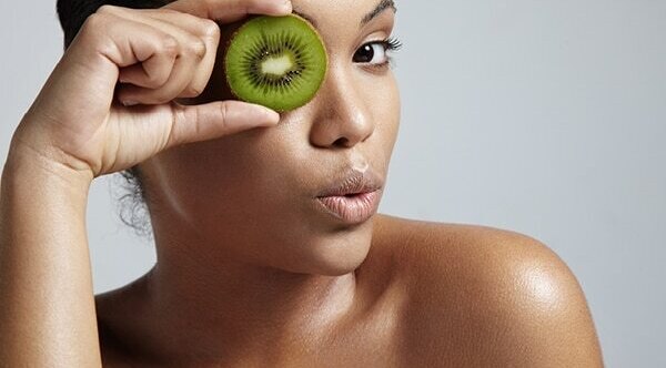 Kiwi fruit benefits for skin #7: Prevents premature ageing