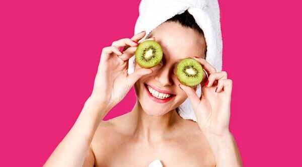 Kiwi fruit benefits for skin #7: Prevents premature ageing