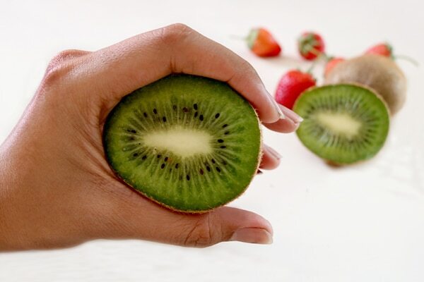 Kiwi fruit benefits for skin #7: Prevents premature ageing