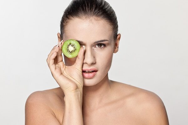Kiwi fruit benefits for skin #7: Prevents premature ageing