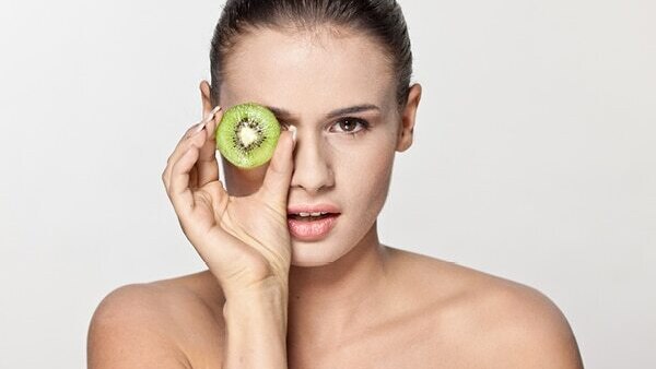 Kiwi fruit benefits for skin #7: Prevents premature ageing