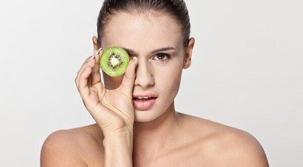 Kiwi fruit benefits for skin #7: Prevents premature ageing