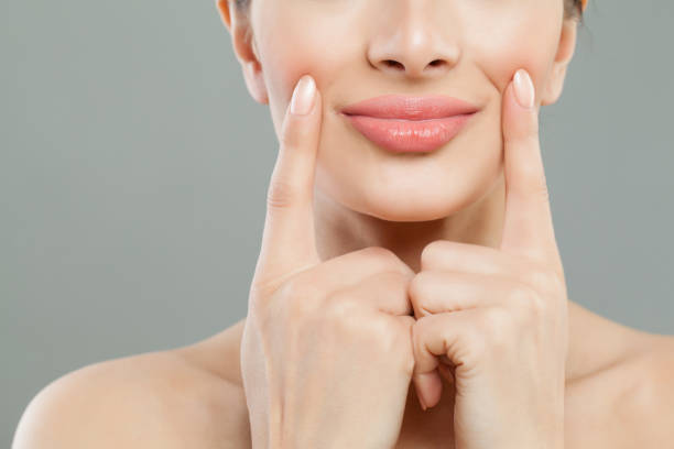 How To Make Your Lips Look Fuller Without Makeup