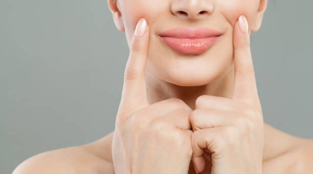 How To Make Your Lips Look Fuller Without Makeup