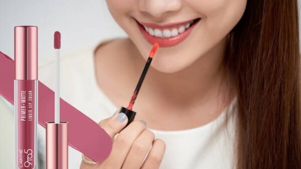 How to keep lipstick from bleeding woman Lakmé 9-to-5 Flawless Matte Complexion Compact 