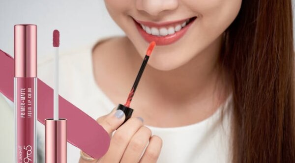 How to keep lipstick from bleeding woman Lakmé 9-to-5 Flawless Matte Complexion Compact 