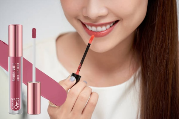 How to keep lipstick from bleeding woman Lakmé 9-to-5 Flawless Matte Complexion Compact