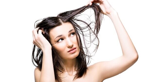 smelly hair causes