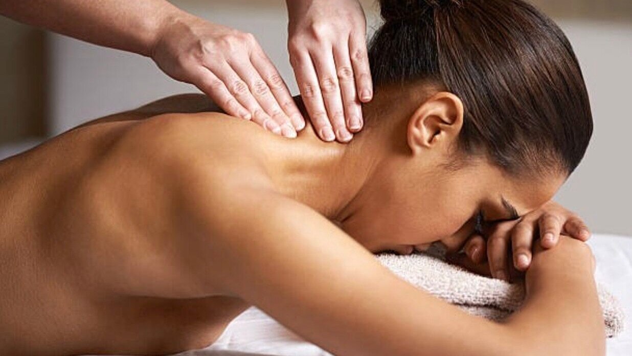 head massager woman oil