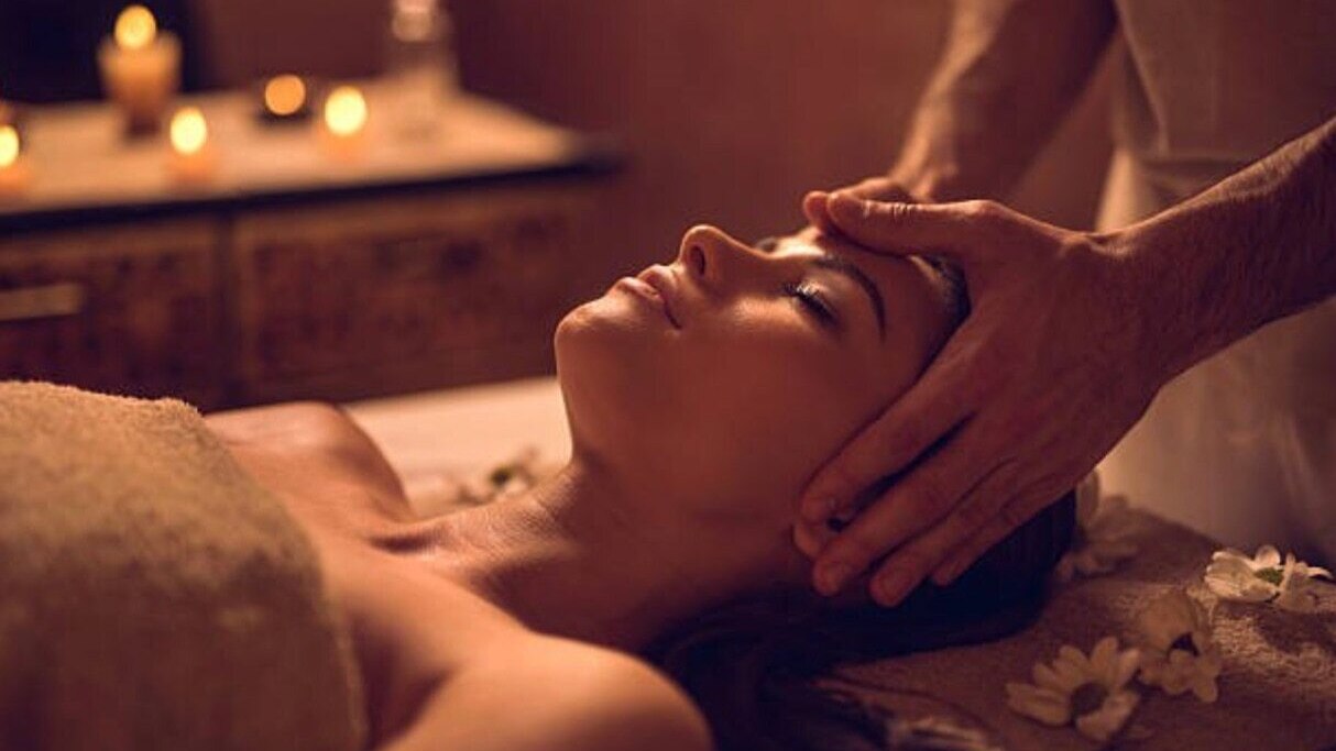 head massager woman oil