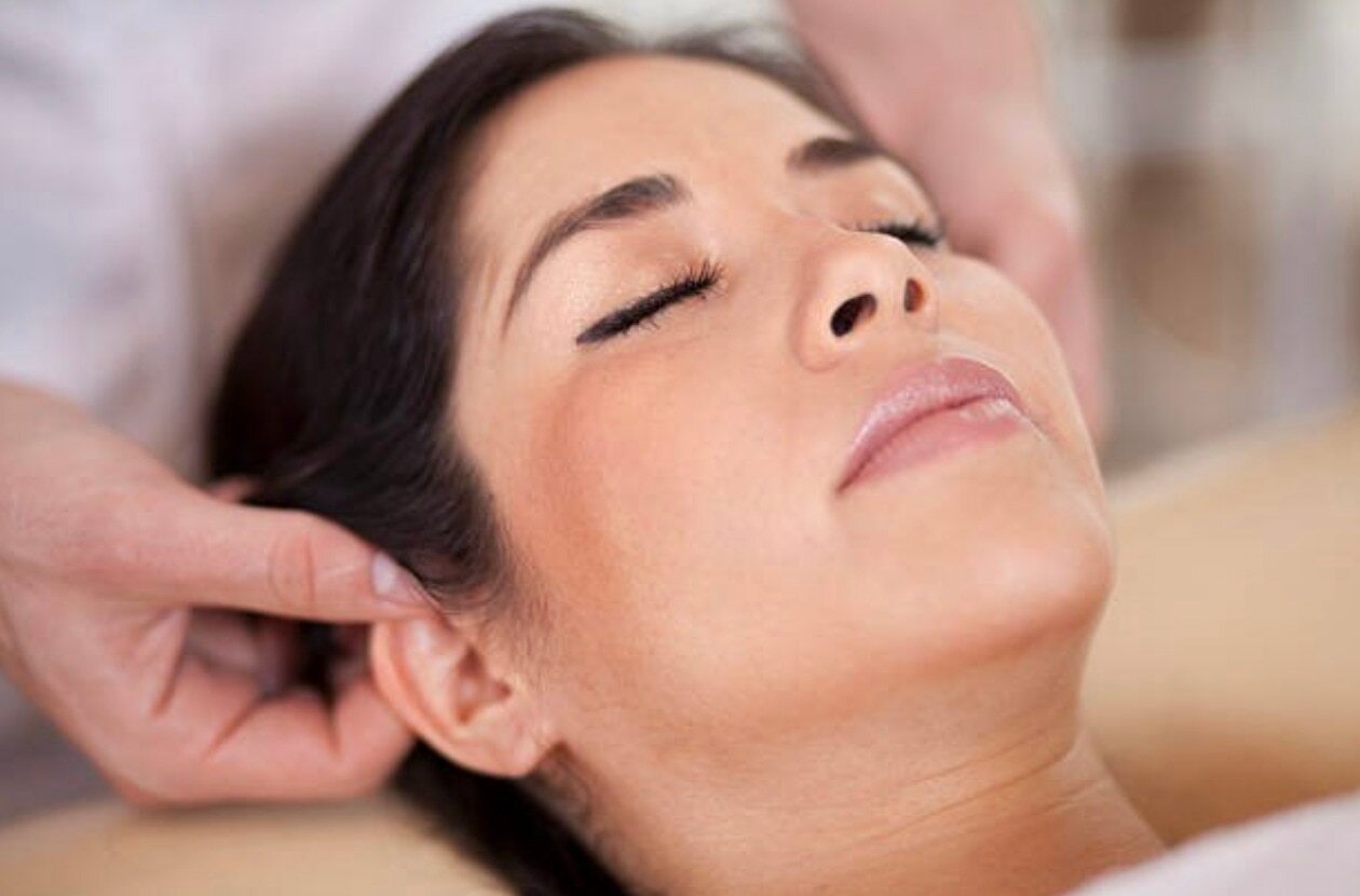 head massager woman oil