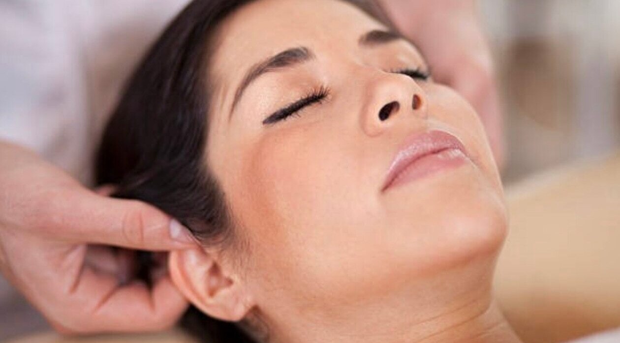 head massager woman oil