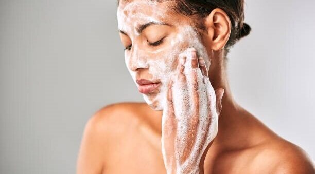 how to exfoliate woman face scrub