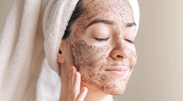 how to exfoliate woman face scrub
