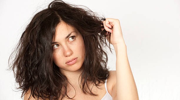 How To Dry Hair Naturally Without Frizz