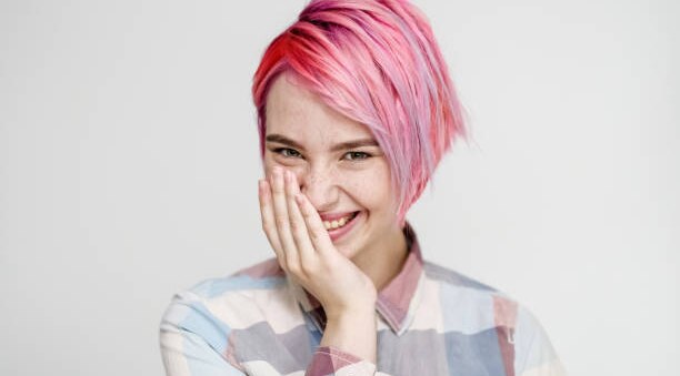 wolf cut hairstyle blonde wavy hair woman