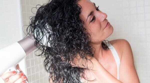 Top Tips on How to Style Curly Hair | Top 7