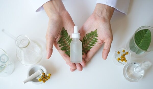 How To Use Vitamin C And Hyaluronic Acid Serums Together