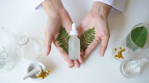 How To Use Vitamin C And Hyaluronic Acid Serums Together