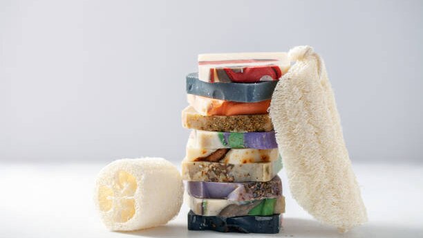 The Pros and Cons of Shampoo and Conditioner Bars | Top 10