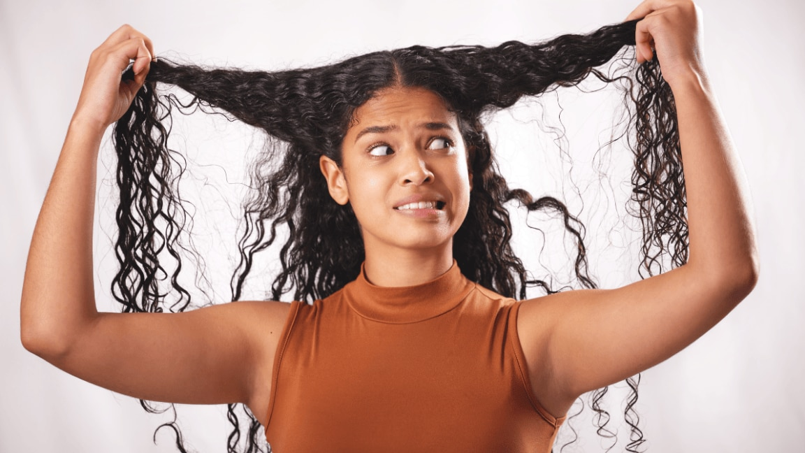 Frizzy Hair? Worry not! We’ve curated a routine using hair masks and serums to tame your mane!