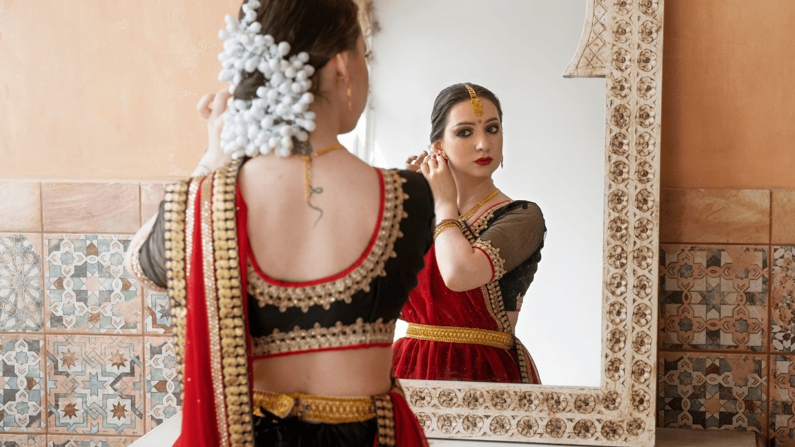 Festive Hairstyles to Pair With Sarees For a Contemporary Twist