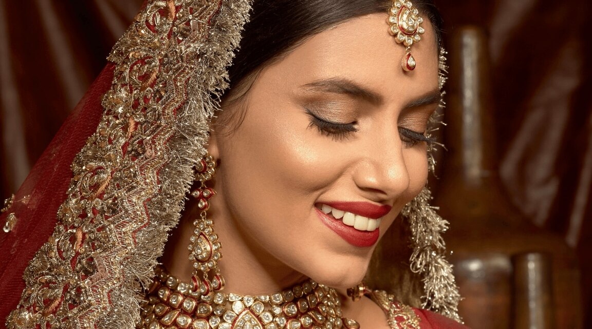 Wedding Makeup Looks Through the Ages: How to Incorporate Vintage Trends into Your Look This Wedding Season