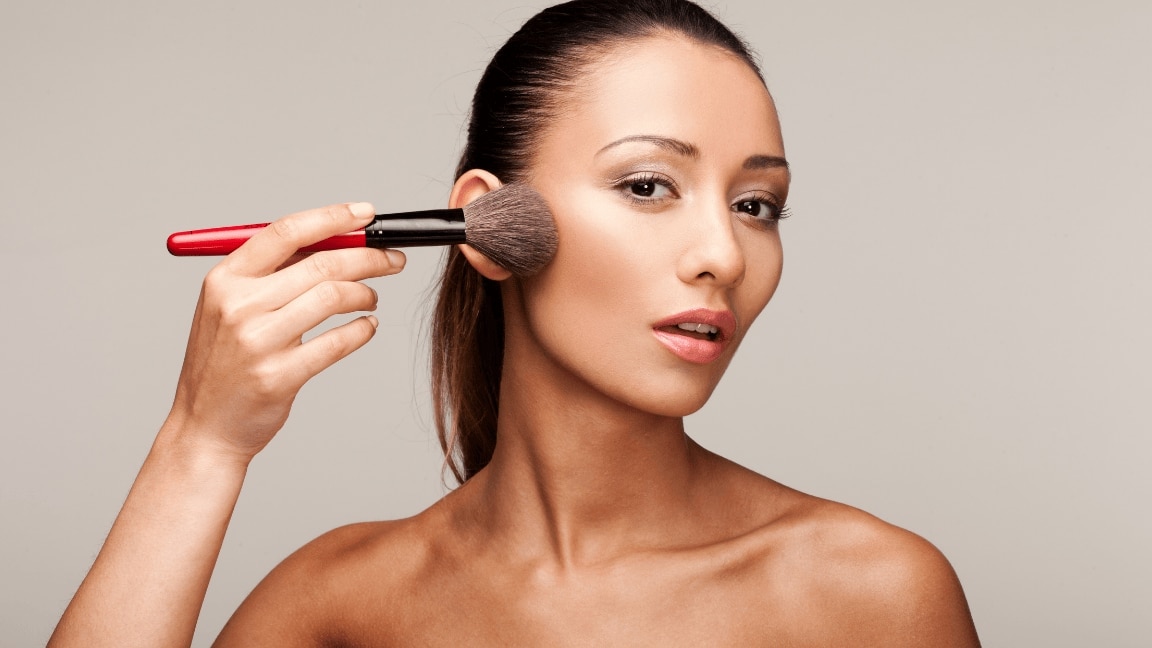 Liquid Highlighter Hacks: Ten Ways to Apply Highlighter That You Didn’t Know About
