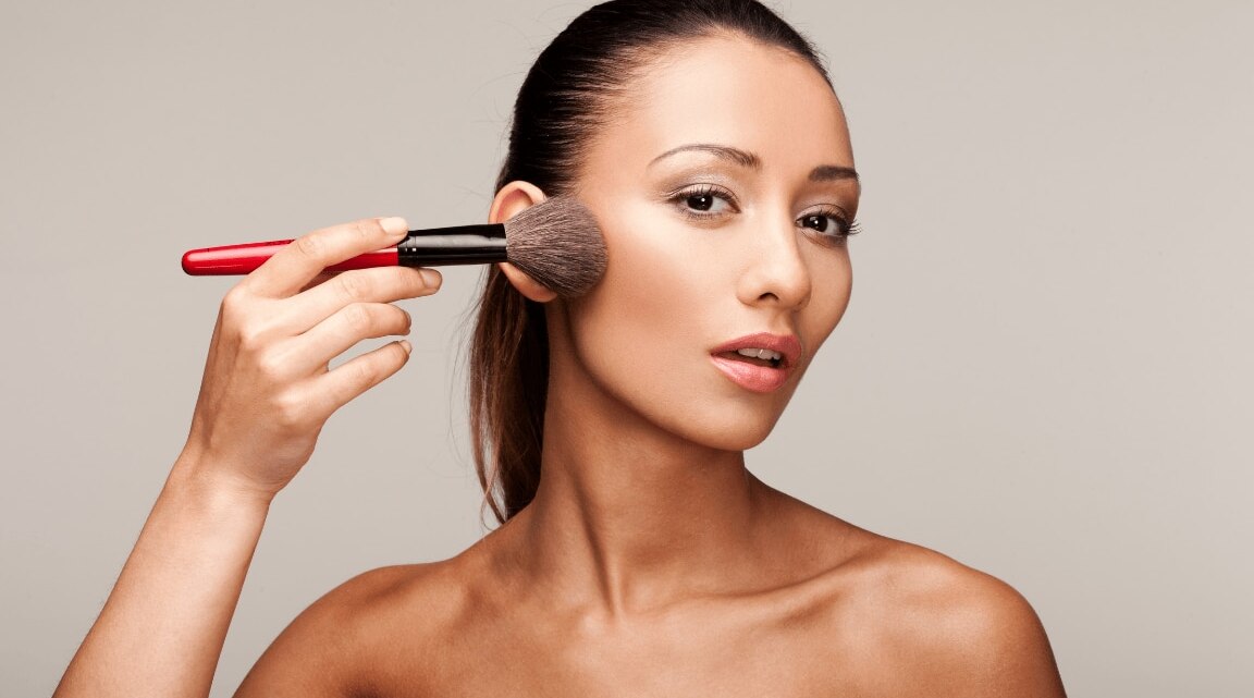 Liquid Highlighter Hacks: Ten Ways to Apply Highlighter That You Didn’t Know About