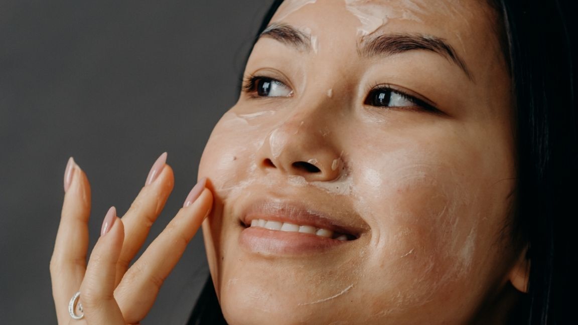 The Best Face Moisturizers for Oily Skin: Say Goodbye to Grease