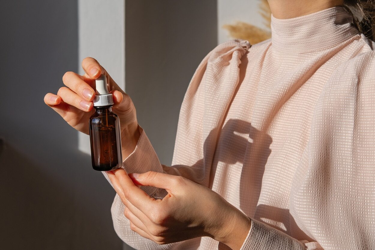 FAQs about Retinol Serums: Top Picks and How to Apply Correctly